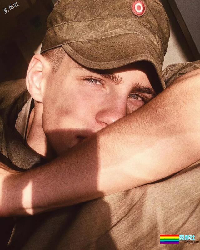 靠服兵役走红网络的男模，他算第一个！ - 51虹马