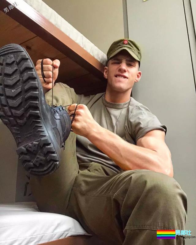 靠服兵役走红网络的男模，他算第一个！ - 51虹马