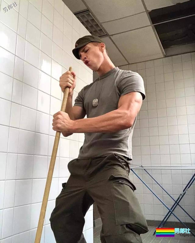 靠服兵役走红网络的男模，他算第一个！ - 51虹马