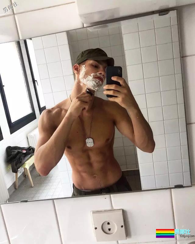 靠服兵役走红网络的男模，他算第一个！ - 51虹马