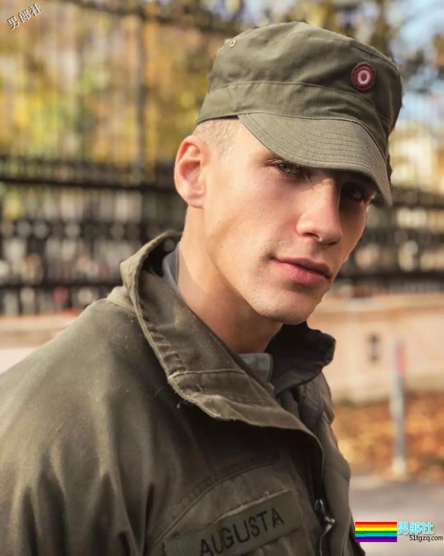 靠服兵役走红网络的男模，他算第一个！ - 51虹马