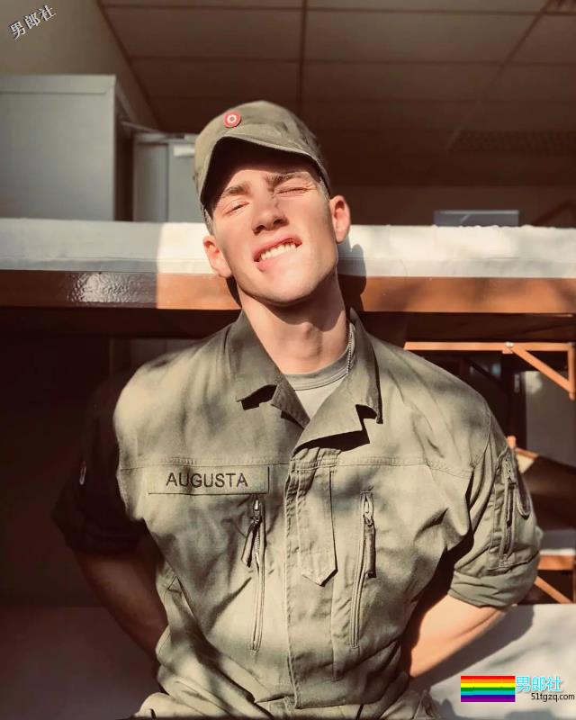 靠服兵役走红网络的男模，他算第一个！ - 51虹马