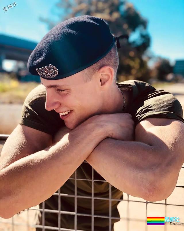 靠服兵役走红网络的男模，他算第一个！ - 51虹马