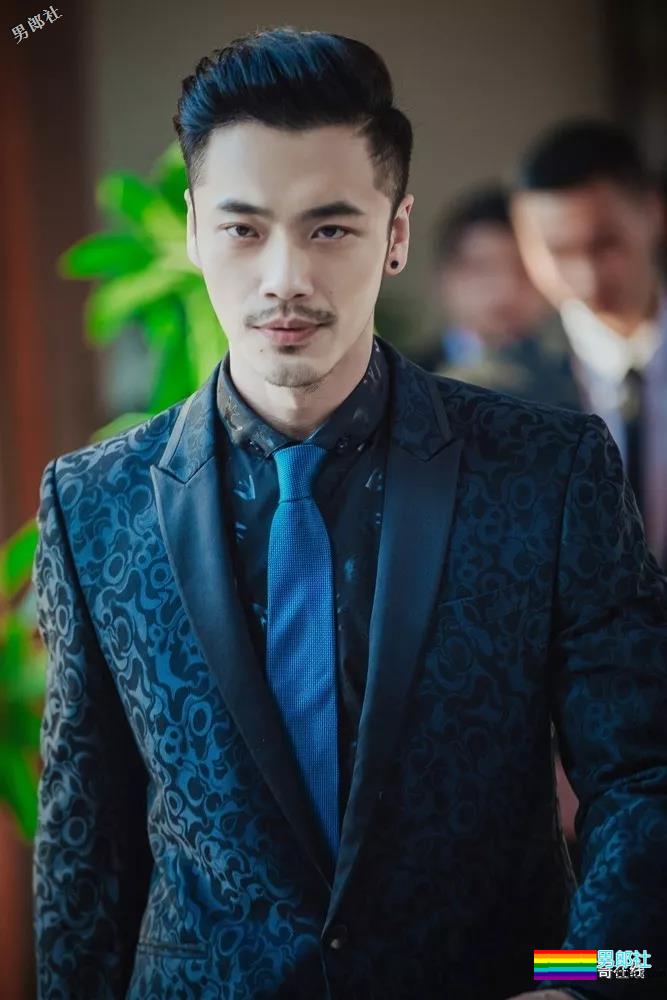 与张艺兴“抬杠”相爱相杀！痞帅铁拳男星，肌肉爆表身材吸睛！-51虹马