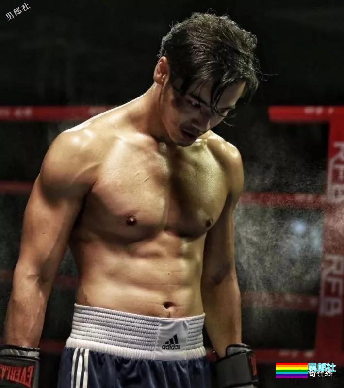 与张艺兴“抬杠”相爱相杀！痞帅铁拳男星，肌肉爆表身材吸睛！ - 51虹马