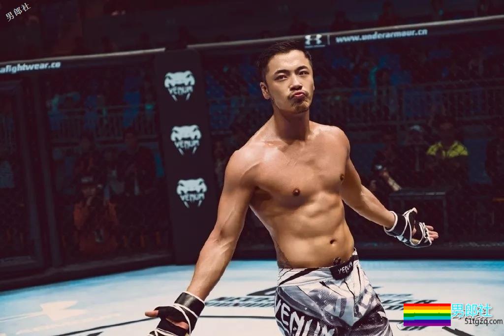 与张艺兴“抬杠”相爱相杀！痞帅铁拳男星，肌肉爆表身材吸睛！ - 51虹马