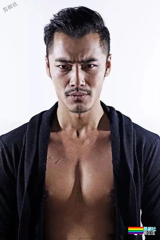 与张艺兴“抬杠”相爱相杀！痞帅铁拳男星，肌肉爆表身材吸睛！ - 51虹马