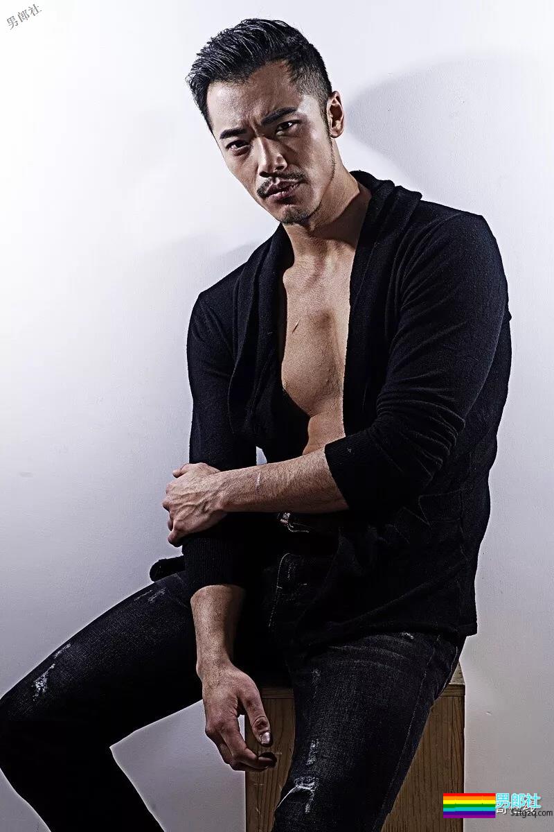 与张艺兴“抬杠”相爱相杀！痞帅铁拳男星，肌肉爆表身材吸睛！ - 51虹马