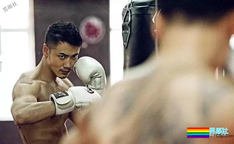 与张艺兴“抬杠”相爱相杀！痞帅铁拳男星，肌肉爆表身材吸睛！ - 51虹马