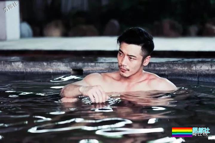 与张艺兴“抬杠”相爱相杀！痞帅铁拳男星，肌肉爆表身材吸睛！ - 51虹马