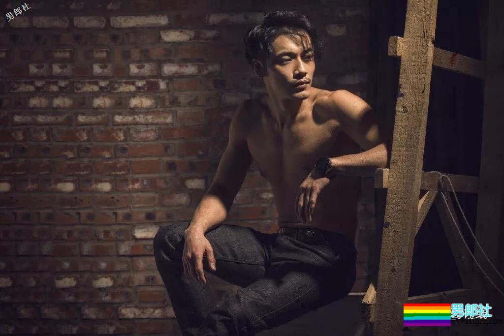 与张艺兴“抬杠”相爱相杀！痞帅铁拳男星，肌肉爆表身材吸睛！ - 51虹马