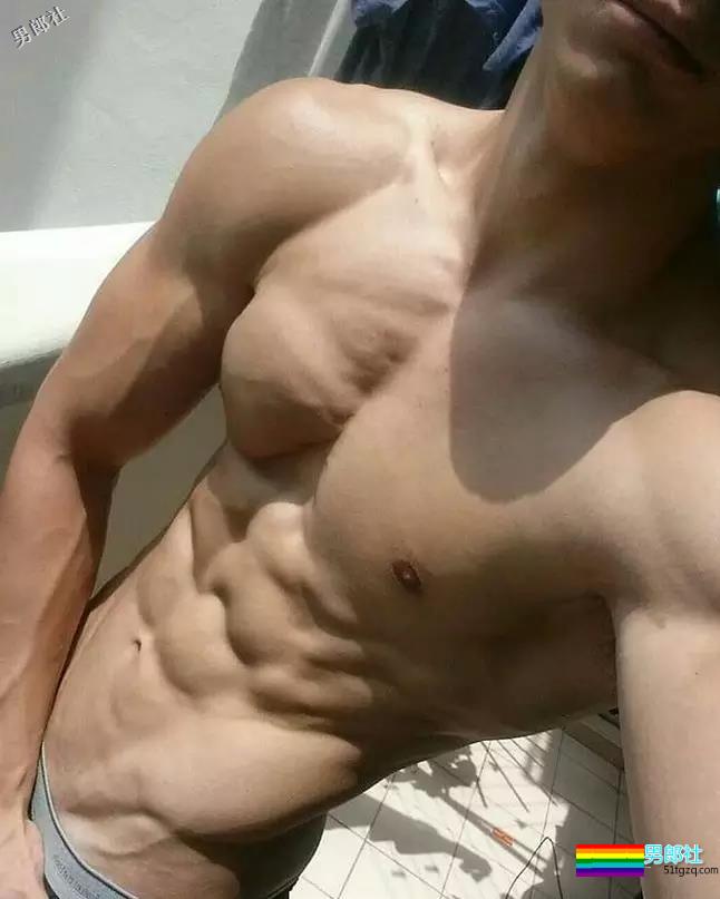 神仙颜值+筋肉身体！双重诱惑！ - 51虹马