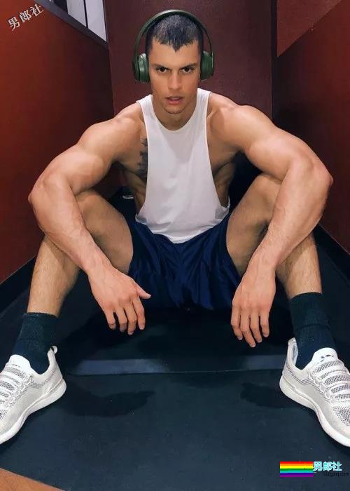 从Troye的男朋友到Mariah Carey的小男宠,这个男模找到了新门路! - 51虹马 从Troye的男朋友到Mariah Carey的小男宠,这个男模找到了新门路! - 51虹马