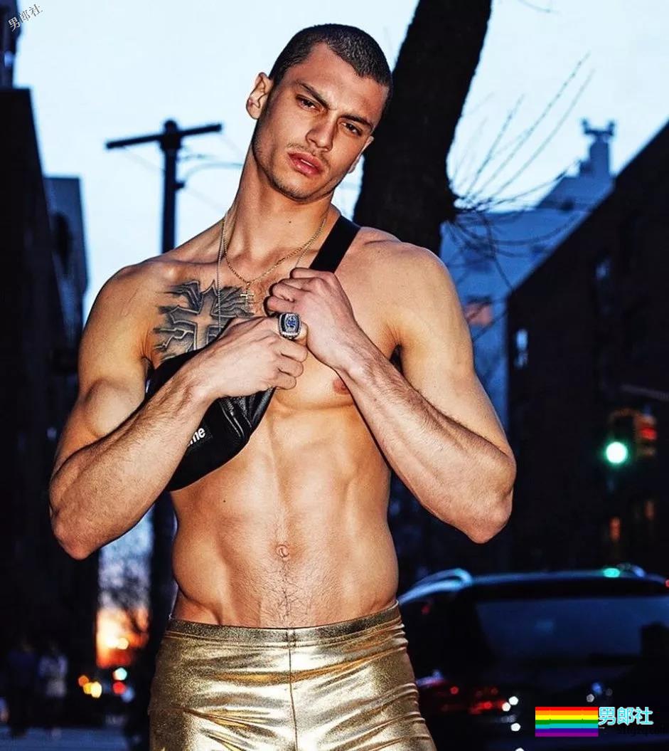 从Troye的男朋友到Mariah Carey的小男宠，这个男模找到了新门路！ - 51虹马