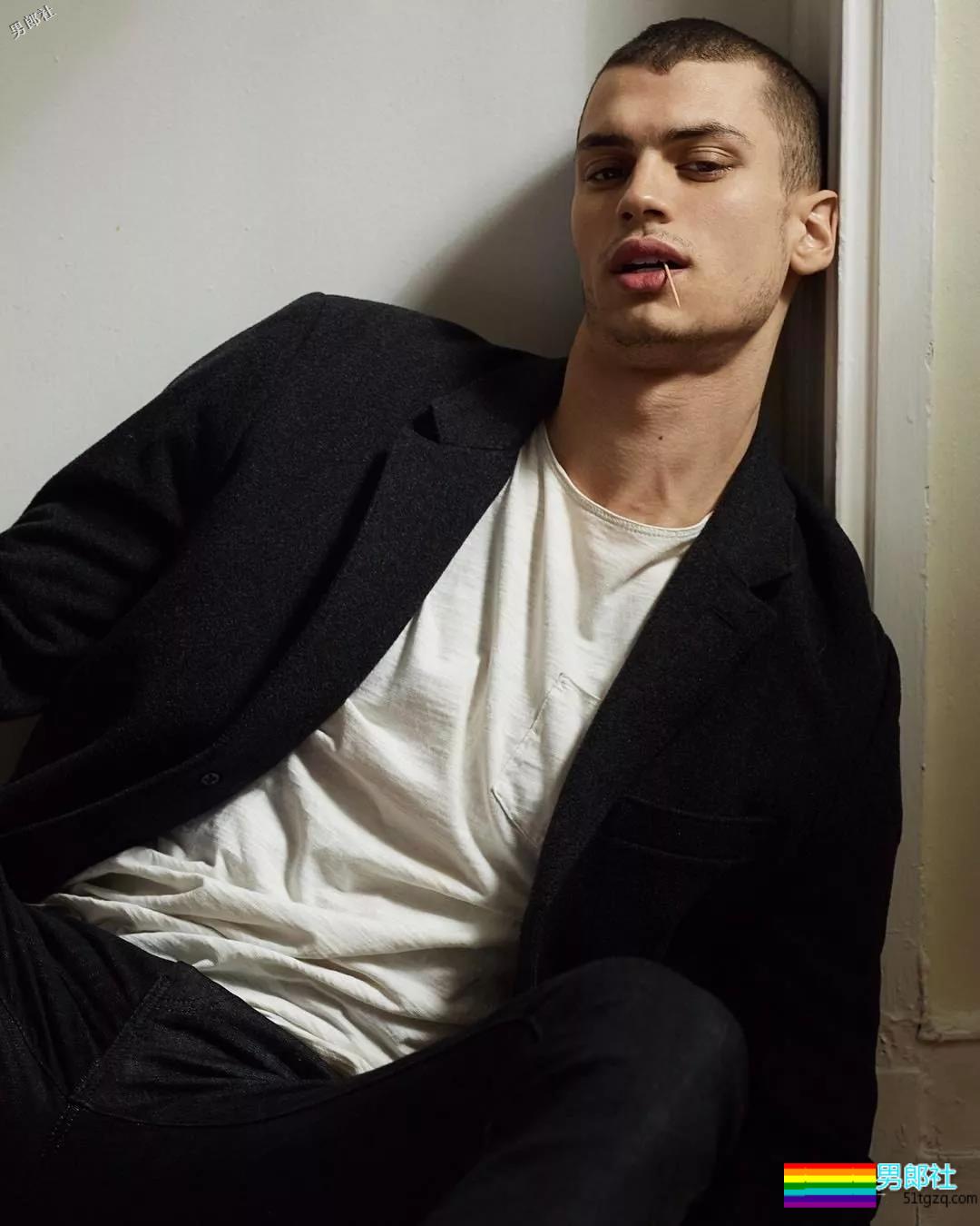 从Troye的男朋友到Mariah Carey的小男宠,这个男模找到了新门路! - 51虹马 从Troye的男朋友到Mariah Carey的小男宠,这个男模找到了新门路! - 51虹马