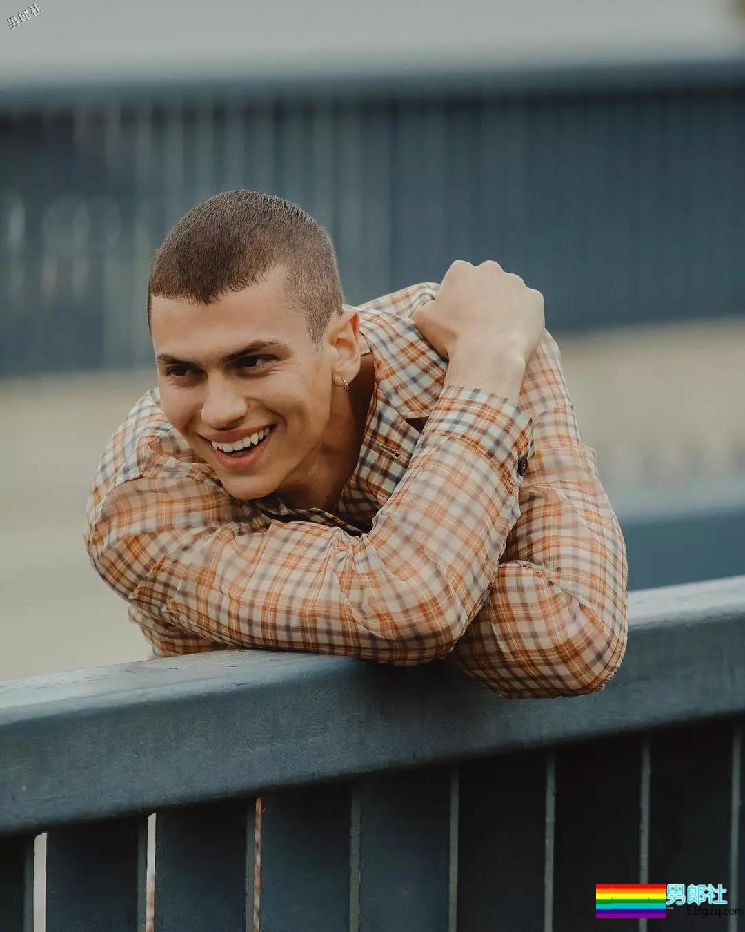 从Troye的男朋友到Mariah Carey的小男宠，这个男模找到了新门路！ - 51虹马