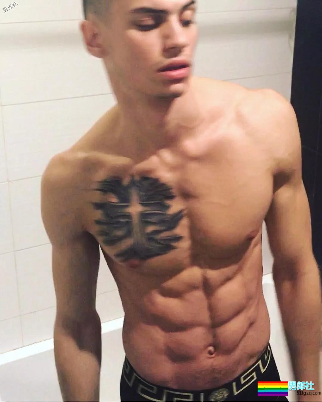 从Troye的男朋友到Mariah Carey的小男宠，这个男模找到了新门路！ - 51虹马