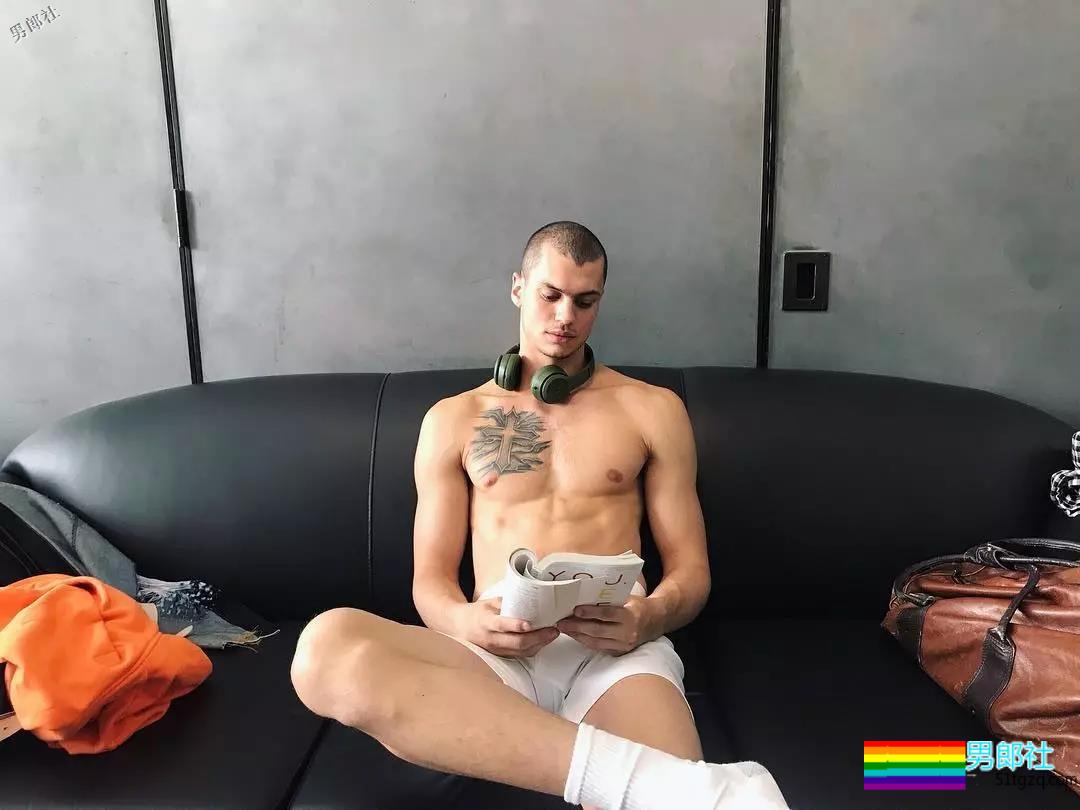 从Troye的男朋友到Mariah Carey的小男宠，这个男模找到了新门路！ - 51虹马