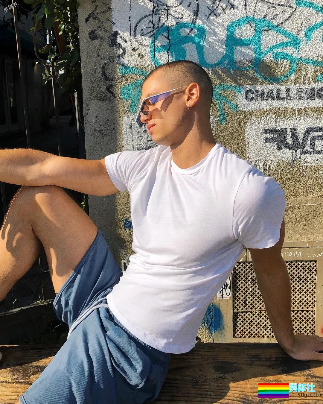 从Troye的男朋友到Mariah Carey的小男宠，这个男模找到了新门路！ - 51虹马