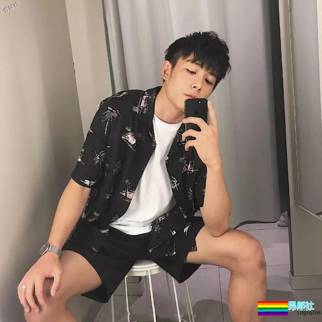 干净帅气还有小腹肌的少年,是多少人的理想型? - 51虹马 干净帅气还有小腹肌的少年,是多少人的理想型? - 51虹马