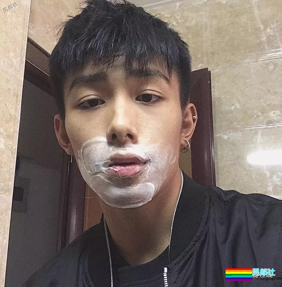 干净帅气还有小腹肌的少年,是多少人的理想型? - 51虹马 干净帅气还有小腹肌的少年,是多少人的理想型? - 51虹马