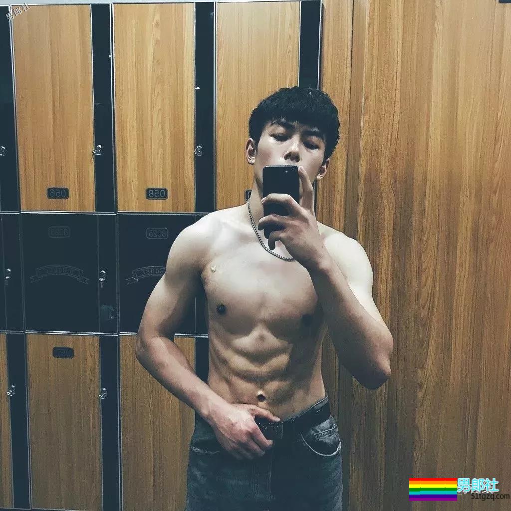 干净帅气还有小腹肌的少年,是多少人的理想型? - 51虹马 干净帅气还有小腹肌的少年,是多少人的理想型? - 51虹马