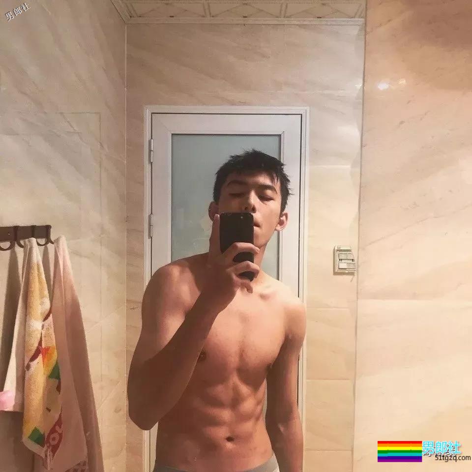 干净帅气还有小腹肌的少年,是多少人的理想型? - 51虹马 干净帅气还有小腹肌的少年,是多少人的理想型? - 51虹马