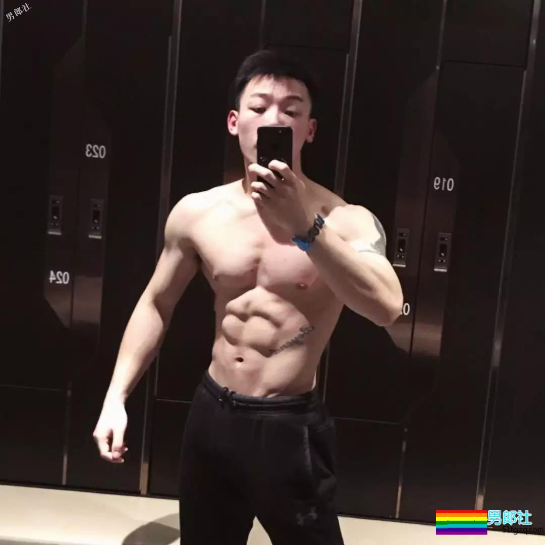 镜头之外他们还是9头身美男吗？专访12位徐维森拍摄过的男生 - 51虹马