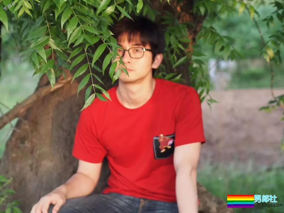 镜头之外他们还是9头身美男吗？专访12位徐维森拍摄过的男生 - 51虹马