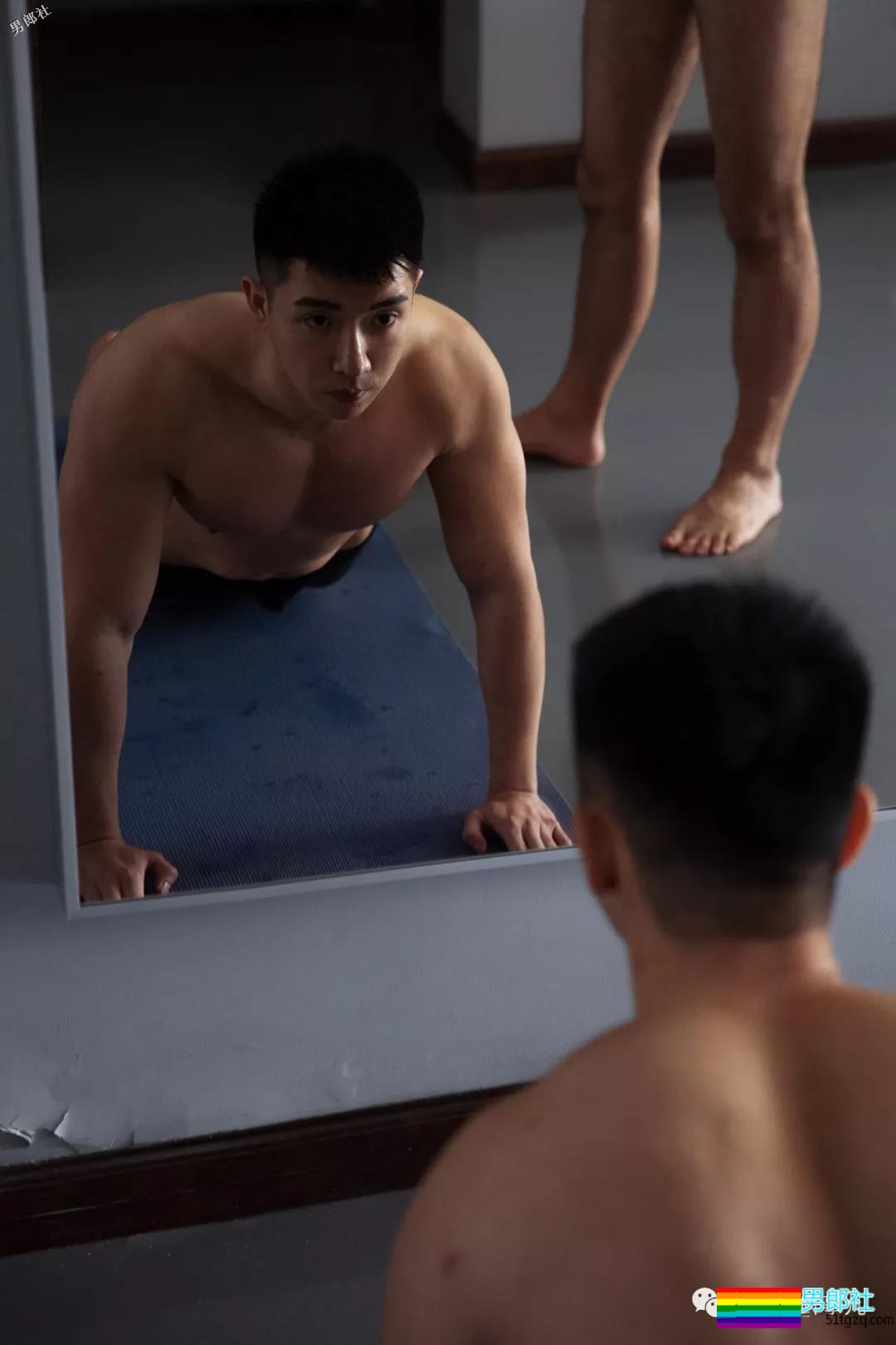 一对同志情侣在家可以多甜蜜？这组写真告诉你 - 51虹马