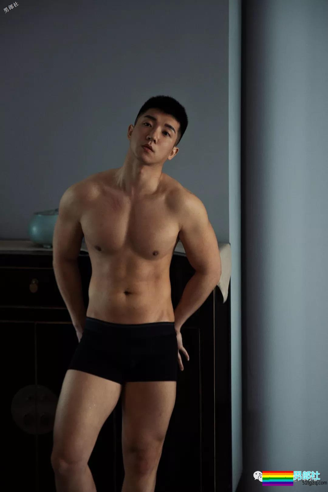 一对同志情侣在家可以多甜蜜？这组写真告诉你 - 51虹马