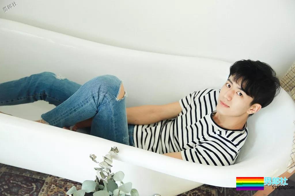 185优质天菜小狼狗，长腿巧克力腹肌帅到出圈！ - 51虹马