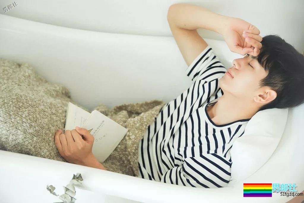 185优质天菜小狼狗，长腿巧克力腹肌帅到出圈！ - 51虹马