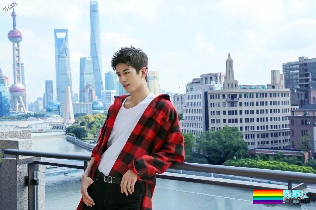 185优质天菜小狼狗，长腿巧克力腹肌帅到出圈！ - 51虹马