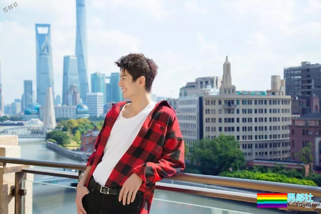 185优质天菜小狼狗，长腿巧克力腹肌帅到出圈！ - 51虹马