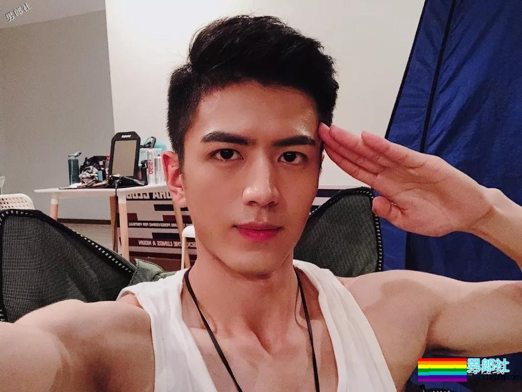 185优质天菜小狼狗，长腿巧克力腹肌帅到出圈！ - 51虹马