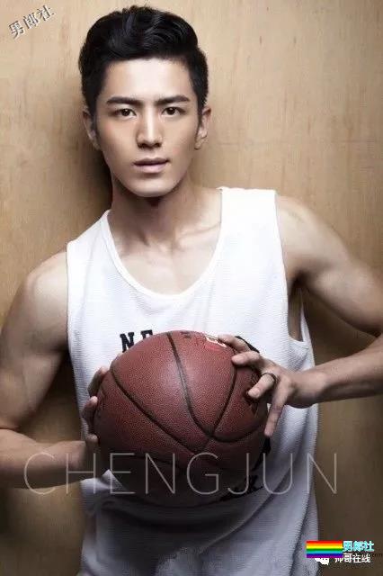 185优质天菜小狼狗，长腿巧克力腹肌帅到出圈！ - 51虹马