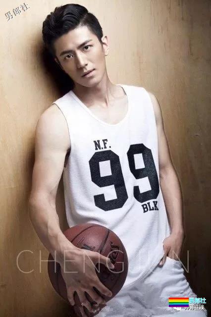 185优质天菜小狼狗，长腿巧克力腹肌帅到出圈！ - 51虹马