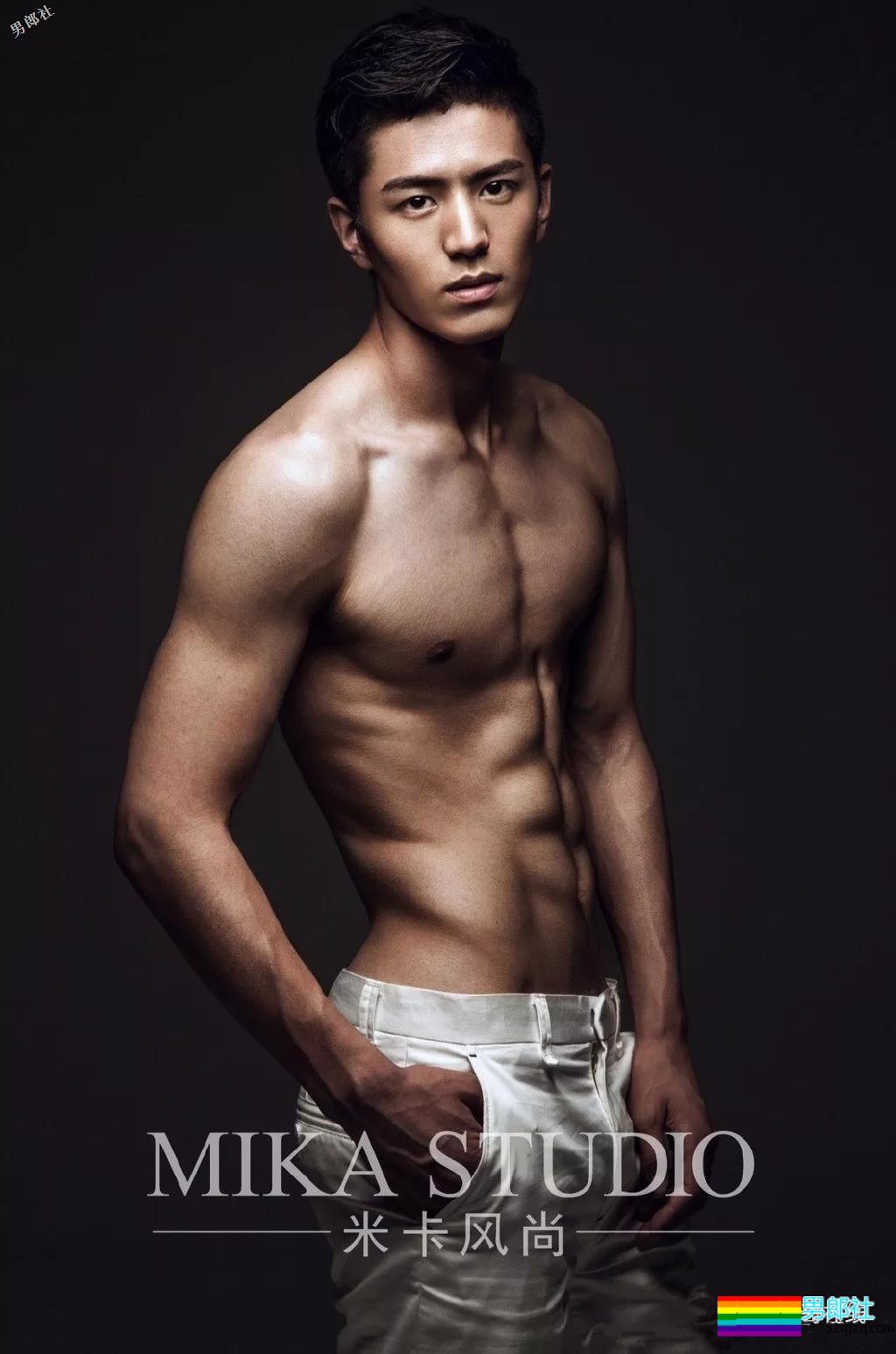 185优质天菜小狼狗，长腿巧克力腹肌帅到出圈！ - 51虹马