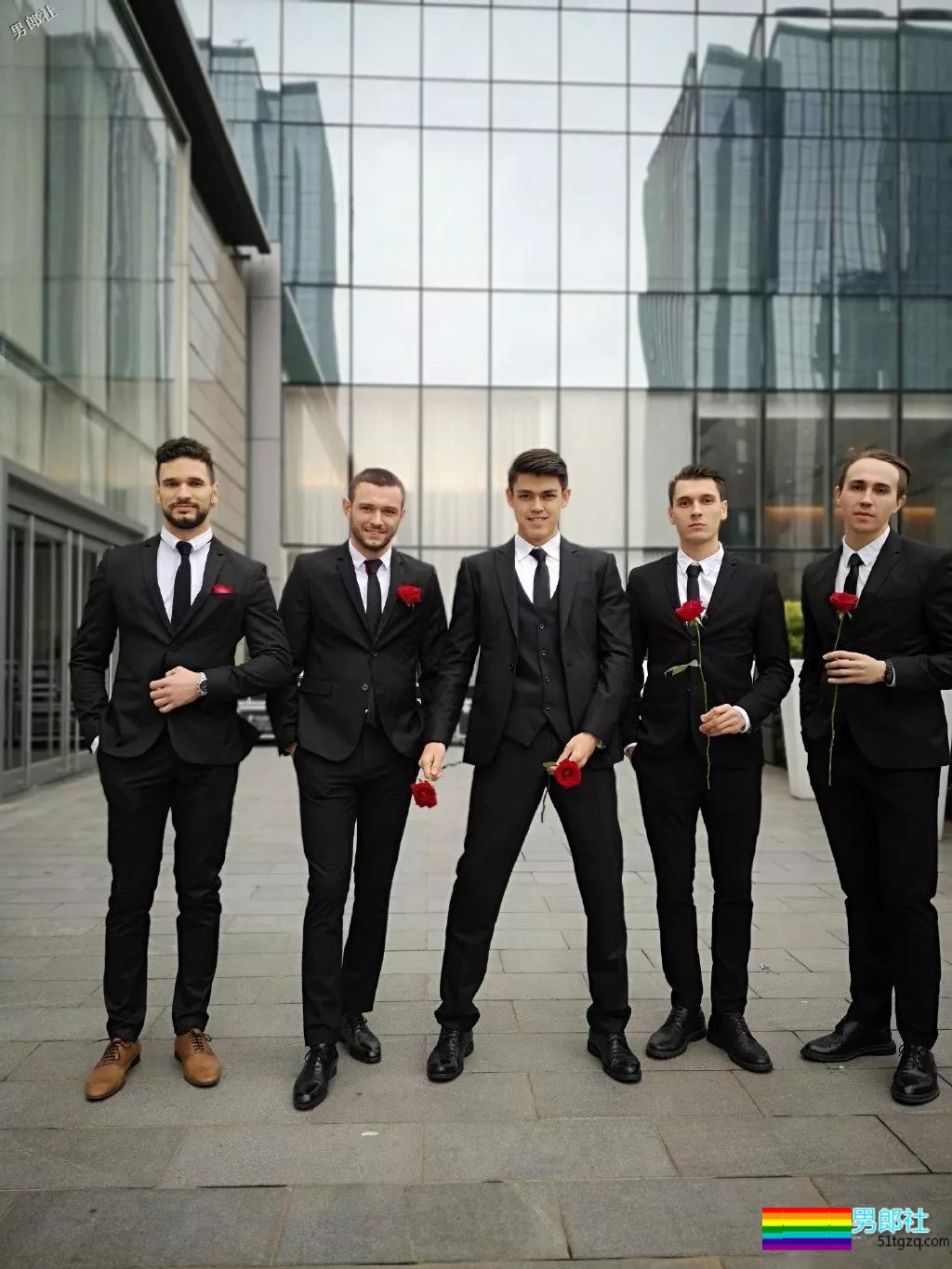 直男肌肉男模被阿姨袭胸！西南大学混血帅哥写真爆火！ - 51虹马