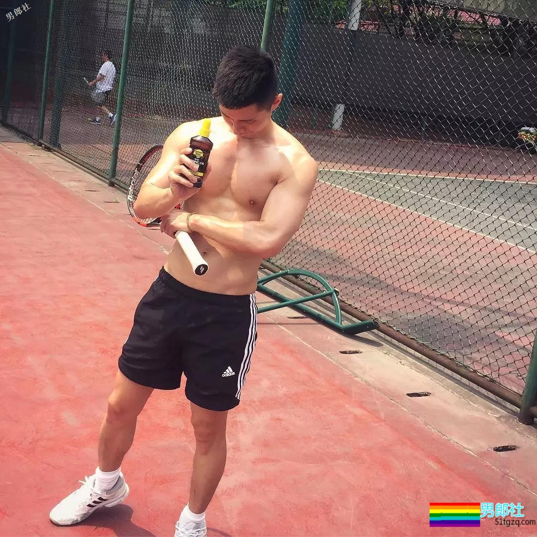 看了他穿泳裤才知道该押大押小！ - 51虹马