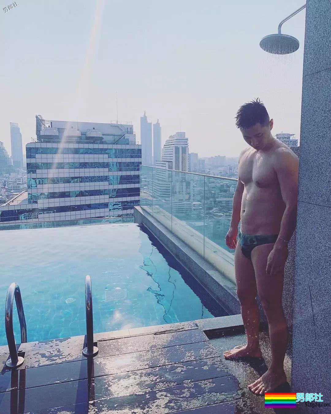 看了他穿泳裤才知道该押大押小！ - 51虹马