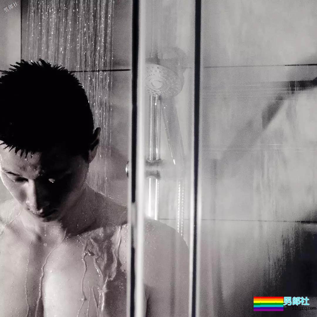 看了他穿泳裤才知道该押大押小！ - 51虹马