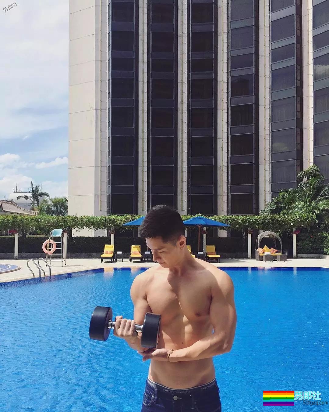 看了他穿泳裤才知道该押大押小！ - 51虹马