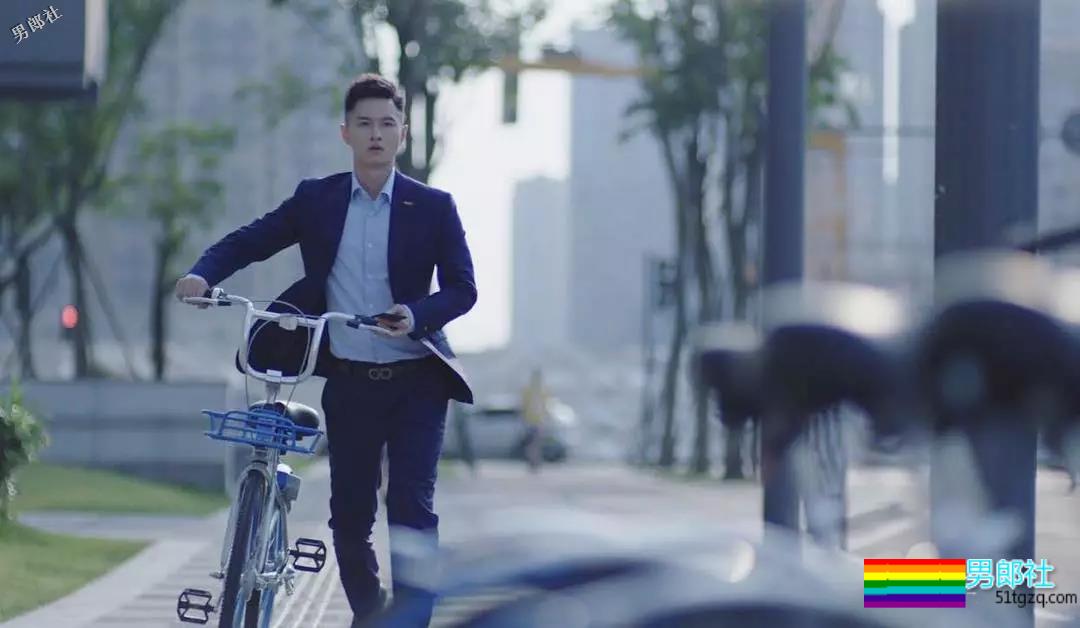 看了他穿泳裤才知道该押大押小！ - 51虹马