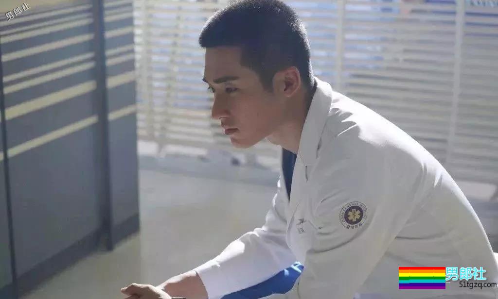 痞帅硬汉医生，寸头上演制服救援-51虹马