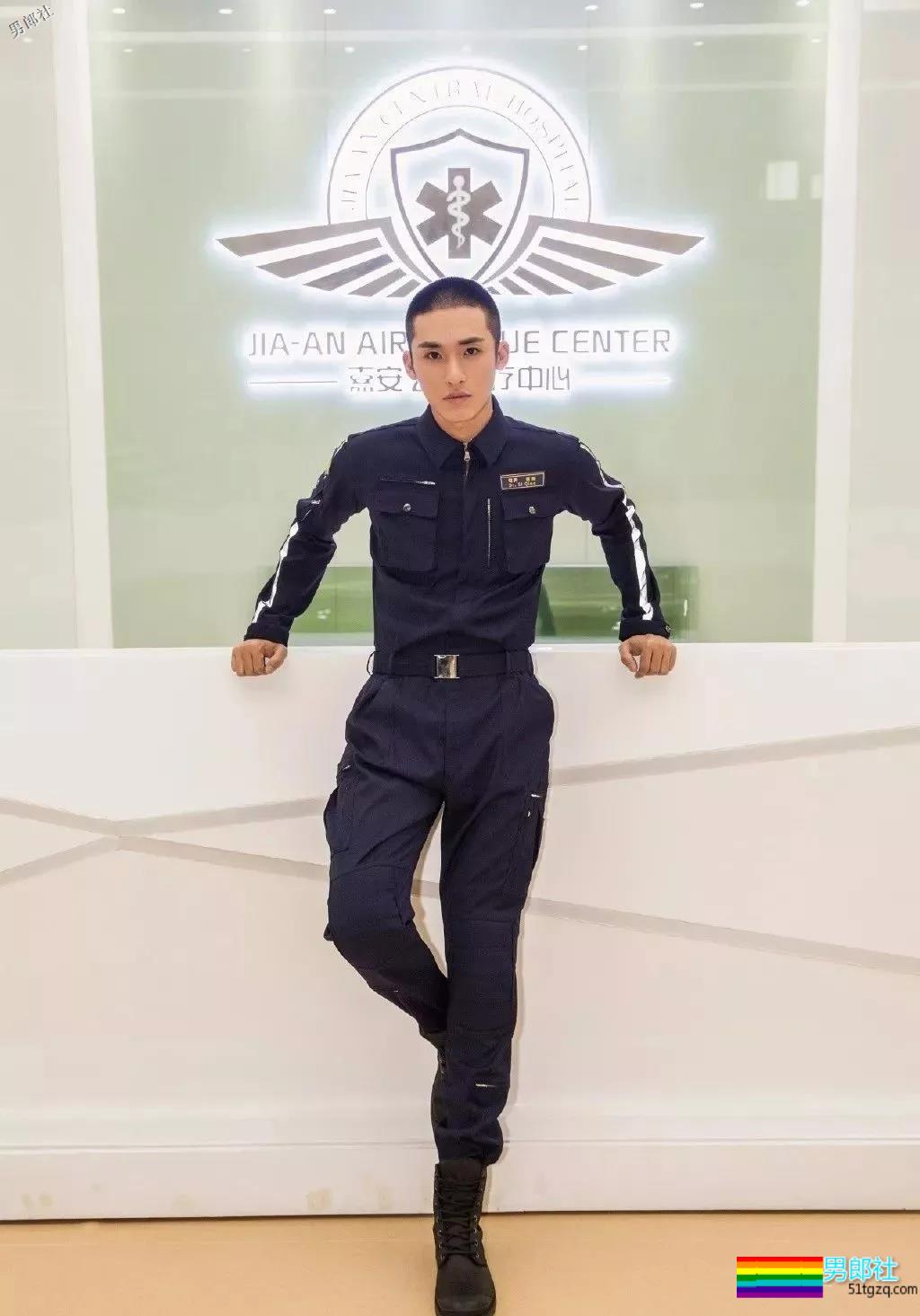 痞帅硬汉医生，寸头上演制服救援 - 51虹马