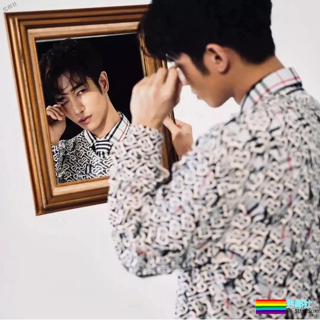 撩倒小s，八块腹肌的泳池男孩！这部剧的小狼狗一个比一个更有料！ - 51虹马