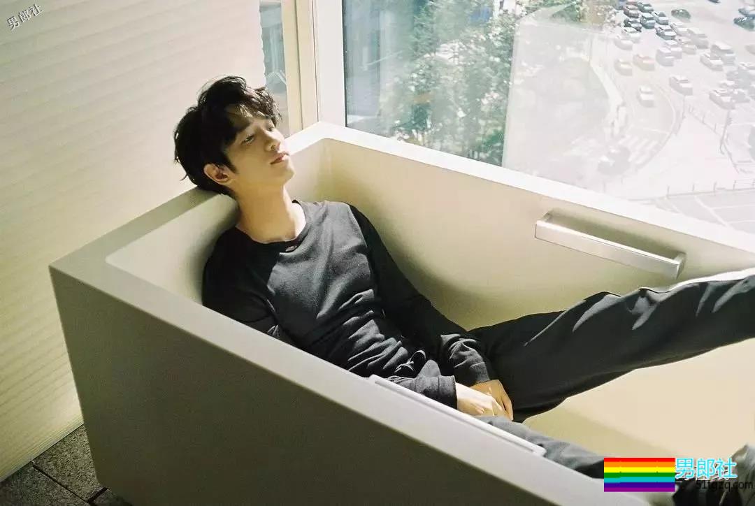 撩倒小s，八块腹肌的泳池男孩！这部剧的小狼狗一个比一个更有料！ - 51虹马