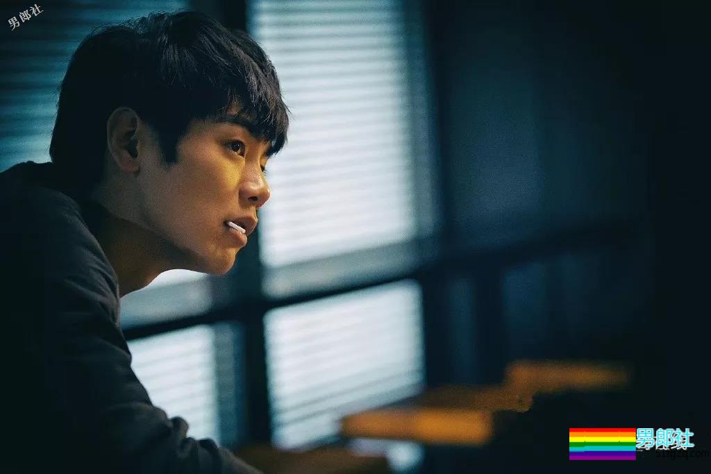 撩倒小s，八块腹肌的泳池男孩！这部剧的小狼狗一个比一个更有料！ - 51虹马